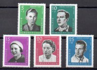 DDR N&ordm; Yvert 523/27 (**)